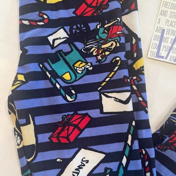 LuLaRoe L/XL Kids Christmas Leggings - Picture 2 of 4